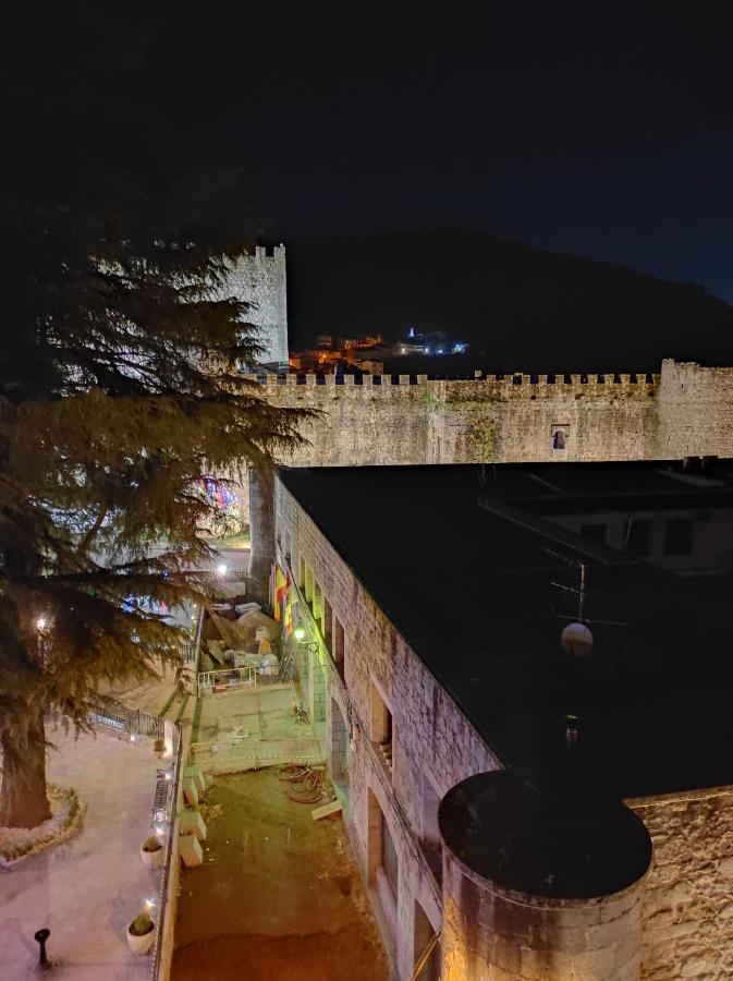 Hostal El Castillo Arenas de San Pedro Luaran gambar